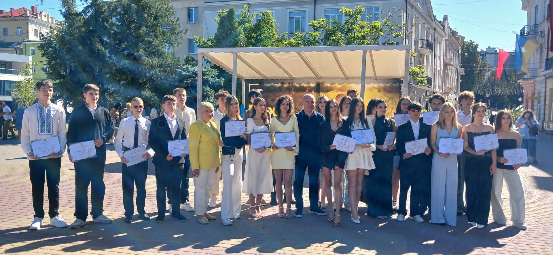 Кращі випускники Тернополя отримали сертифікати на грошові премії за високі результати НМТ-2026 2