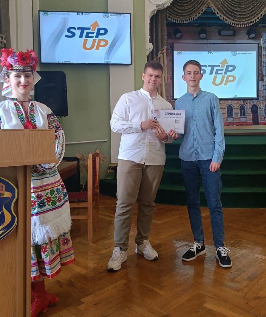 Нагородження переможців IV міського наукового марафону STEP UP 5