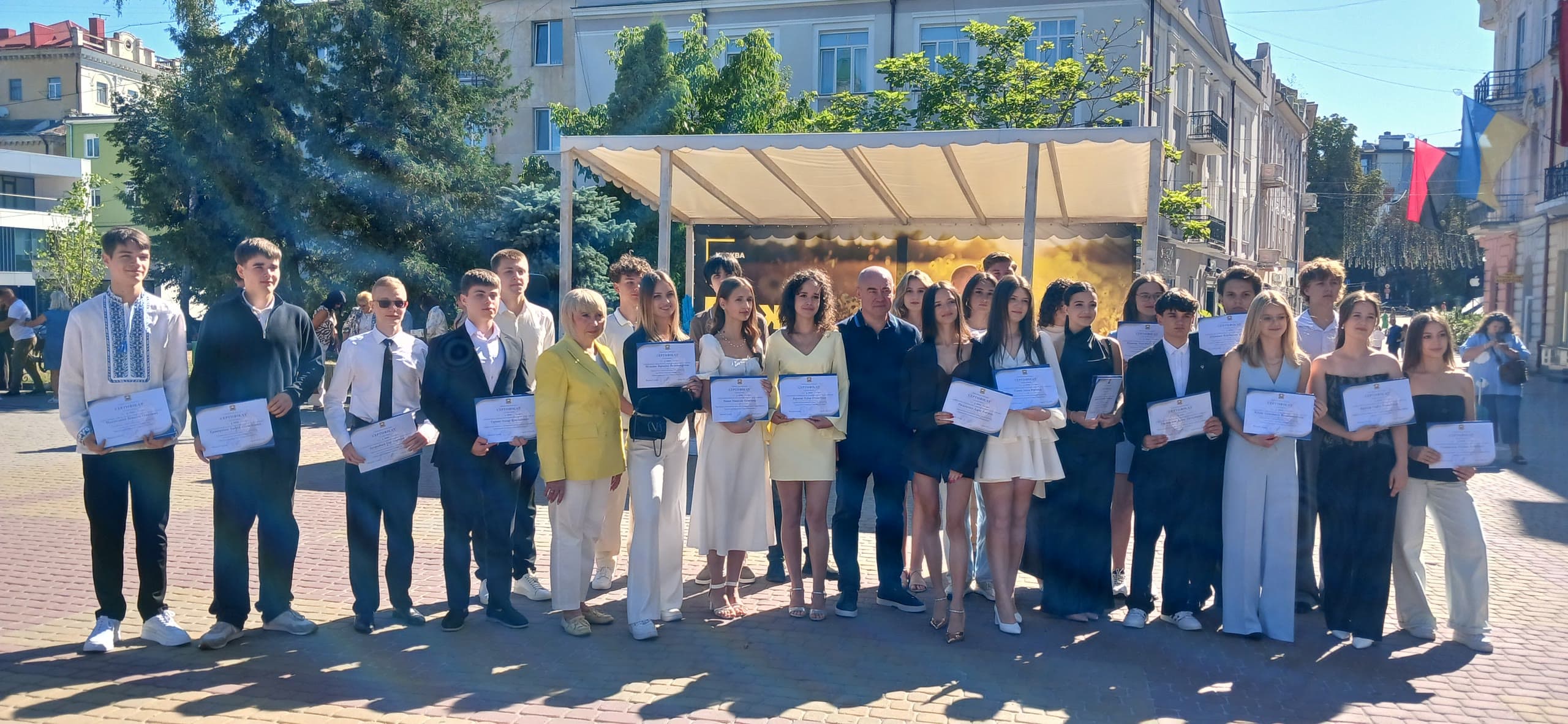 Кращі випускники Тернополя із сертифікатами за високі результати НМТ-2026