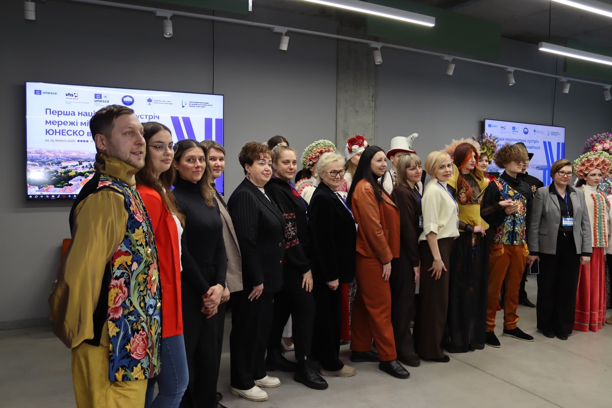 Учасники Першої національної зустрічі Мережі міст, що навчаються ЮНЕСКО, в Україні